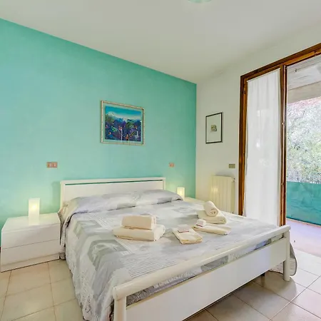 Cinzia Apartment Front Beach - Happy Rentals Sirmione Exterior photo